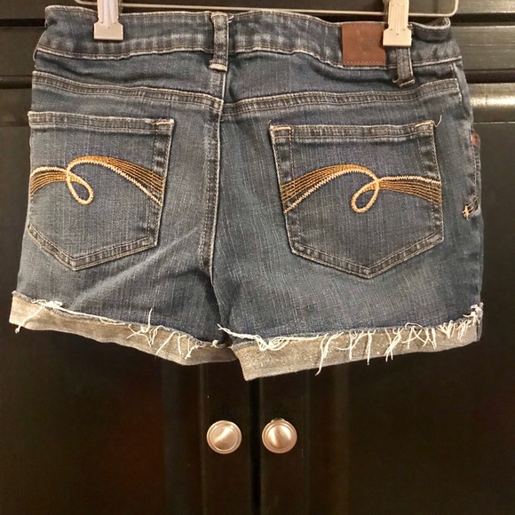 Denim jean shorts with a little sparkle - Picture 2 of 4